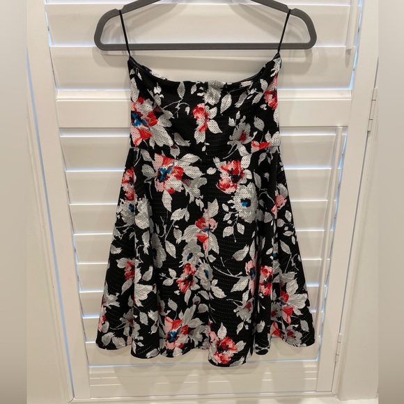 Strapless Express Size 8 - Picture 2 of 3